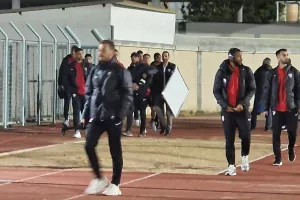 (ΦΩΤΟΡΕΠΟΡΤΑΖ) Η άφιξη της Νέας Σαλαμίνας