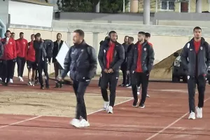 (ΦΩΤΟΡΕΠΟΡΤΑΖ) Η άφιξη της Νέας Σαλαμίνας