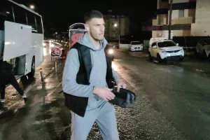 (ΦΩΤΟΣ) Η άφιξη της αποστολής της Πάφου 