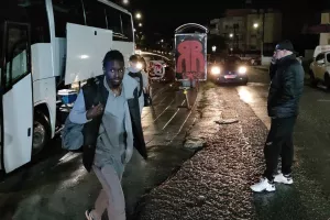 (ΦΩΤΟΣ) Η άφιξη της αποστολής της Πάφου 
