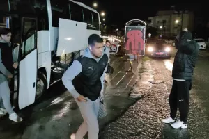 (ΦΩΤΟΣ) Η άφιξη της αποστολής της Πάφου 