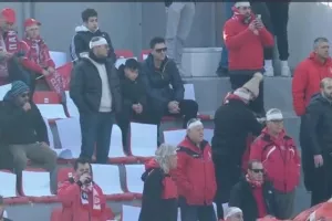 Φοβερή εφευρετικότητα/ Με επιδέσμους αλά... Μπετανκόρ οι φίλοι του Πανσερραϊκού!