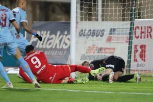 ΕΝΠ-Νέα Σαλαμίνα: Βυσσινί… πρόκριση στα πέναλτι! (φώτος)