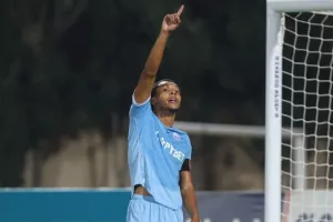 ΕΝΠ-Νέα Σαλαμίνα: Βυσσινί… πρόκριση στα πέναλτι! (φώτος)