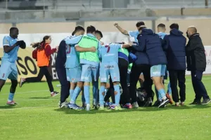 ΕΝΠ-Νέα Σαλαμίνα: Βυσσινί… πρόκριση στα πέναλτι! (φώτος)