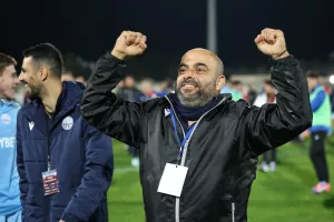 (ΒΙΝΤΕΟ Kerkida) Μία... γροθιά με το εισιτήριο στα χέρια!