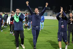(ΒΙΝΤΕΟ Kerkida) Μία... γροθιά με το εισιτήριο στα χέρια!