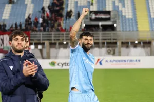 (ΒΙΝΤΕΟ Kerkida) Μία... γροθιά με το εισιτήριο στα χέρια!