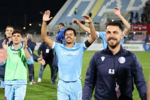 (ΒΙΝΤΕΟ Kerkida) Μία... γροθιά με το εισιτήριο στα χέρια!