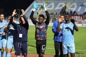 ΕΝΠ-Νέα Σαλαμίνα: Βυσσινί… πρόκριση στα πέναλτι! (φώτος)