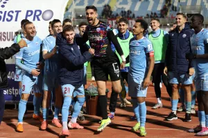 (ΒΙΝΤΕΟ Kerkida) Μία... γροθιά με το εισιτήριο στα χέρια!