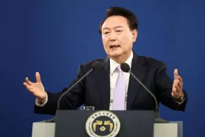 Νότια Κορέα: Στενοί συνεργάτες του προέδρου Γιουν υπέβαλαν μαζικά τις παραιτήσεις τους
