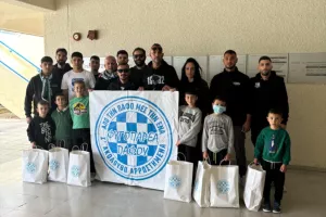 (Φώτος) Θύρα 1 Πάφου/Μοίρασε δώρα στα παιδιά του νοσοκομείου 
