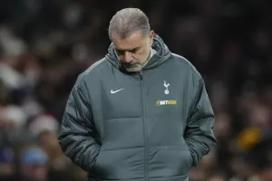 Ο ημιτελικός με τη Λίβερπουλ θα κρίνει την παραμονή του Ποστέκογλου