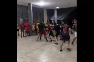 Ομάδα στη Βραζιλία άνοιξε το προπονητικό της κέντρο για να προπονηθούν στο… ξύλο οι οπαδοί της ενόψει ντέρμπι