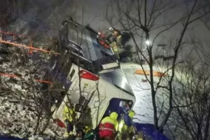 Πούλμαν έπεσε σε λίμνη στη Νορβηγία - Τουλάχιστον 3 νεκροί