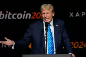 Bitcoin: Νέο ιστορικό ρεκόρ – Έσπασε το φράγμα των 105.000 δολαρίων