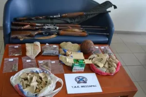 Ελλάδα: Έκρυβε στο σπίτι του αρχαία και όπλα - Στα χέρια των αρχών ένας 68χρονος