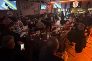 (ΒΙΝΤΕΟ/ΦΩΤΟΣ) Δεξίωση στην ομάδα για τα... γεννητούρια από τον Λούκα