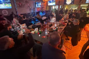(ΒΙΝΤΕΟ/ΦΩΤΟΣ) Δεξίωση στην ομάδα για τα... γεννητούρια από τον Λούκα