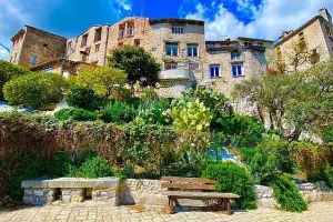 Γαλλία: Εκατομμυριούχος 95 ετών άφησε ολόκληρη την περιουσία του στη γενέτειρά του με έναν όρο