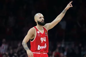 Γλίτωσε το σοκ ο Ολυμπιακός, λύγισε την Άλμπα με Φουρνιέ - Βεζένκοβ