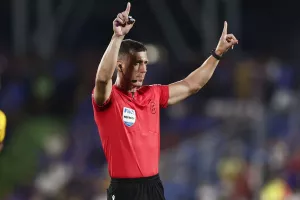 Europa League: Αυτοί είναι οι διαιτητές των αγώνων του Ολυμπιακού και του ΠΑΟΚ