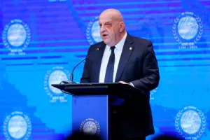 "Aνοιχτό πόλεμο με τον Κούμα"!