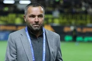Λανουά σε διαιτητές: «Επρεπε να αποβληθεί ο Σιμάνσκι - Πέναλτι του Μαξίμοβιτς αλλά προηγείται φάουλ»