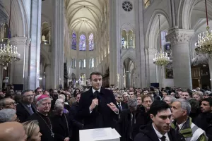 Απόψε τα θυρανοίξια για την Παναγία των Παρισίων: Όλη η πόλη στους ρυθμούς των εορταστικών εκδηλώσεων 