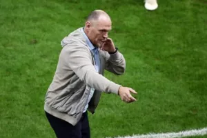 Προπονητής Τβέντε: «Δεν μας δόθηκε πέναλτι στο τέλος του αγώνα με τον Ολυμπιακό»