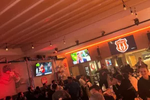 (ΒΙΝΤΕΟ/ΦΩΤΟΣ) Δεξίωση στην ομάδα για τα... γεννητούρια από τον Λούκα