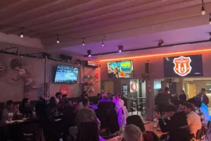 (ΒΙΝΤΕΟ/ΦΩΤΟΣ) Δεξίωση στην ομάδα για τα... γεννητούρια από τον Λούκα