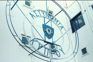 Χειροπέδες σε "35"