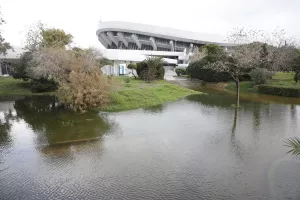  Σε "λίμνη" μετατράπηκε ο περιβάλλοντας χώρος του ΣΕΦ