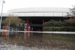  Σε "λίμνη" μετατράπηκε ο περιβάλλοντας χώρος του ΣΕΦ
