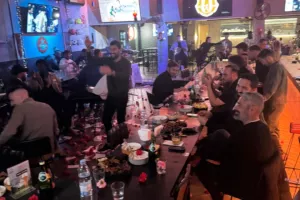 (ΒΙΝΤΕΟ/ΦΩΤΟΣ) Δεξίωση στην ομάδα για τα... γεννητούρια από τον Λούκα