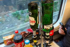 Οπαδοί της Τότεναμ έφτιαξαν... αυτοσχέδιο μπαρ στο τρένο για τη Γλασκώβη!