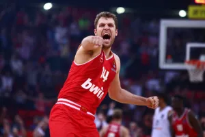 EuroLeague: Ο Βεζένκοβ συμπεριλήφθηκε στους 100 κορυφαίους στην ιστορία και έστειλε μήνυμα για την τελική 25άδα