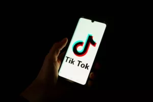 ΗΠΑ: Ο Μπάιντεν δεν θα επιβάλει την απαγόρευση του TikTok