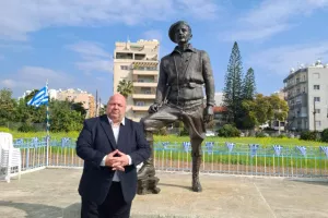 Ο ΑΠΟΕΛ τίμησε τη μνήμη του Γεώργιου Γρίβα Διγενή (Φώτος)