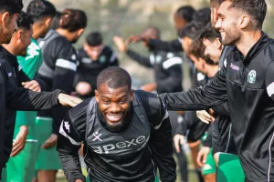 (Φώτος) Δουλειά για… ΑΠΟΕΛ 
