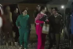 Η Χαμάς έδωσε αναμνηστικά στις ομήρους λίγο πριν από την απελευθέρωση 