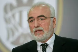 Έξαλλος o Σαββίδης με τους υπεύθυνους ασφαλείας της ΠΑΕ ΠΑΟΚ 