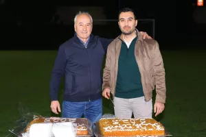 (Φώτος) Κοπή βασιλόπιττας με Χάμπο και Ντιουνκού 