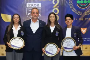 (Φώτος) Λαμπερή και φωτεινή η «Γιορτή της Σκοποβολής» στο Ολυμπιακό Μέγαρο