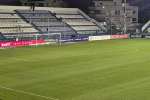Η εντεκάδα του Καμορανέζι / Μέσα ο Λόπες 