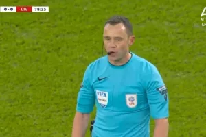 Γράφτηκε ιστορία - Ο διαιτητής εξήγησε από τα μεγάφωνα γιατί ακύρωσε γκολ (βίντεο)