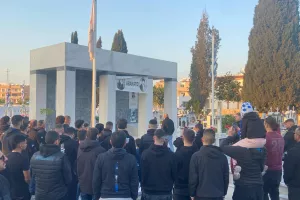 Θύρα 1 και Θύρα 26 κατέθεσαν στεφάνια 