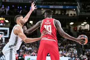 Ταβάρες στον Μποζίκα: «Σκάσε, να είσαι ειλικρινής με κάποιες αποφάσεις»